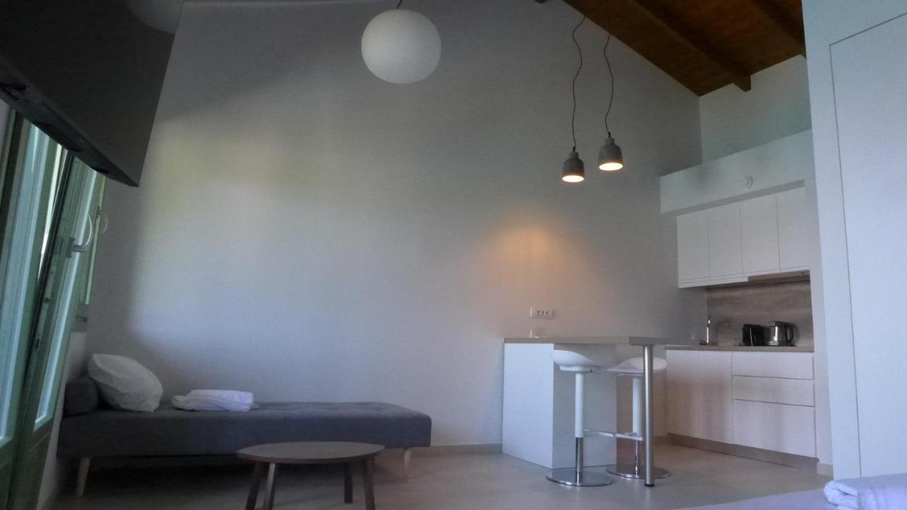 Caltabania Suites Áyios Nikítas Extérieur photo