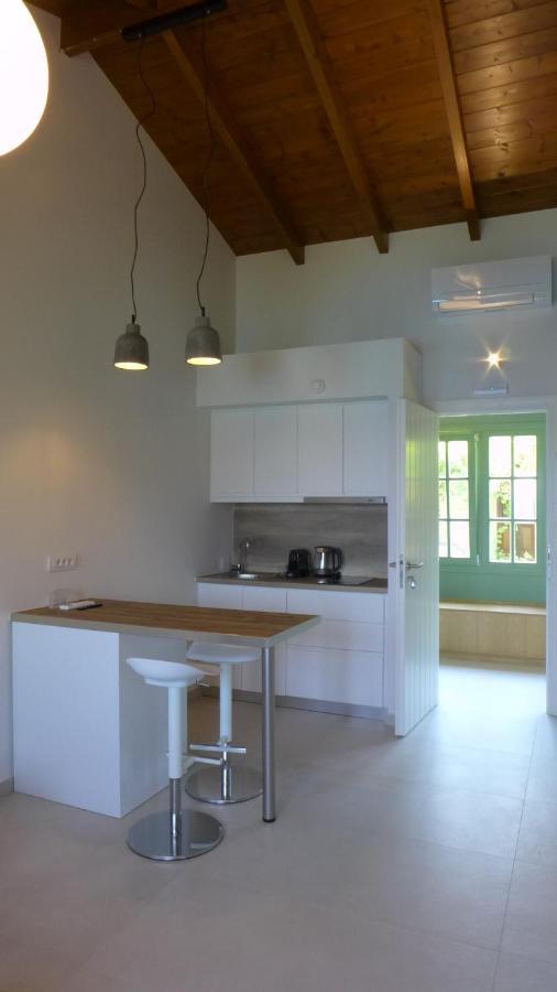 Caltabania Suites Áyios Nikítas Extérieur photo