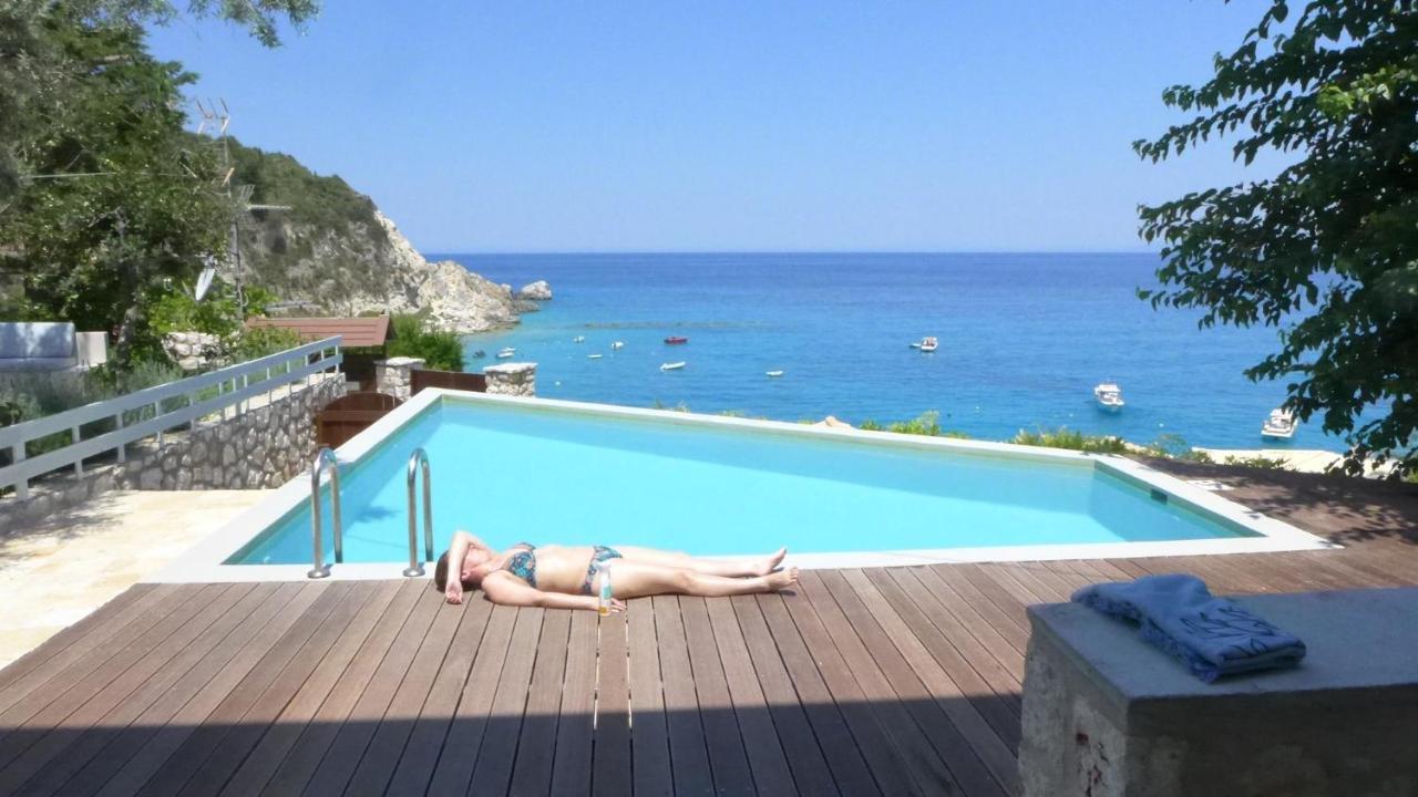 Caltabania Suites Áyios Nikítas Extérieur photo