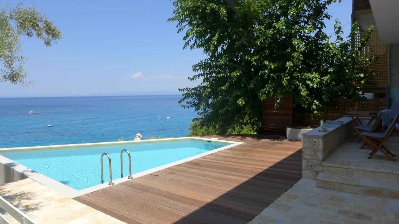 Caltabania Suites Áyios Nikítas Extérieur photo