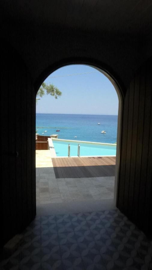 Caltabania Suites Áyios Nikítas Extérieur photo