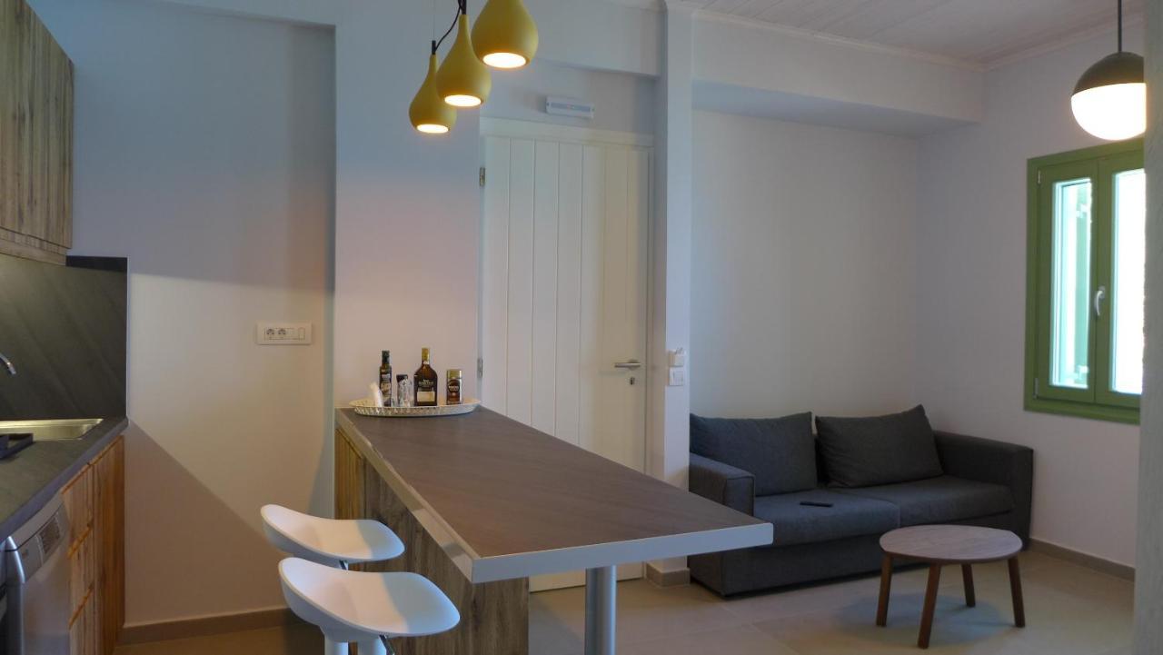Caltabania Suites Áyios Nikítas Extérieur photo
